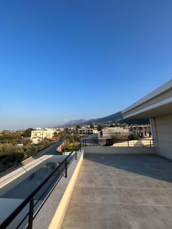 Girne Lapta Bölgesinde Satılık 3+1 HAVUZLU VİLLA