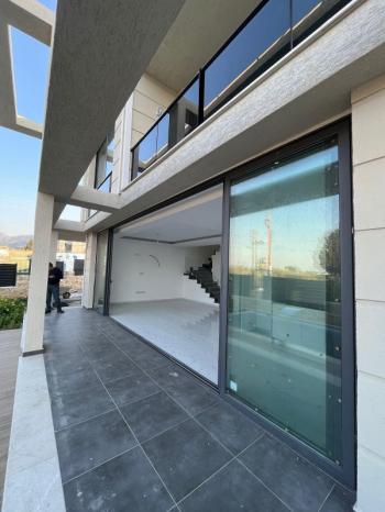 Girne Lapta Bölgesinde Satılık 3+1 HAVUZLU VİLLA