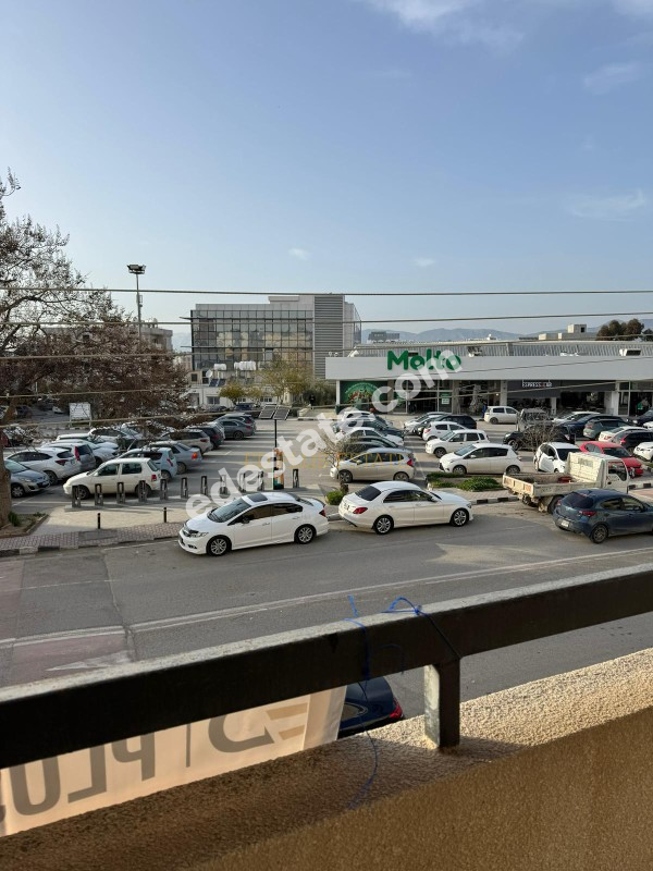 Lefkoşa Ortaköy'de Ana Cadde Üzerinde Satılık 3+1  Daire