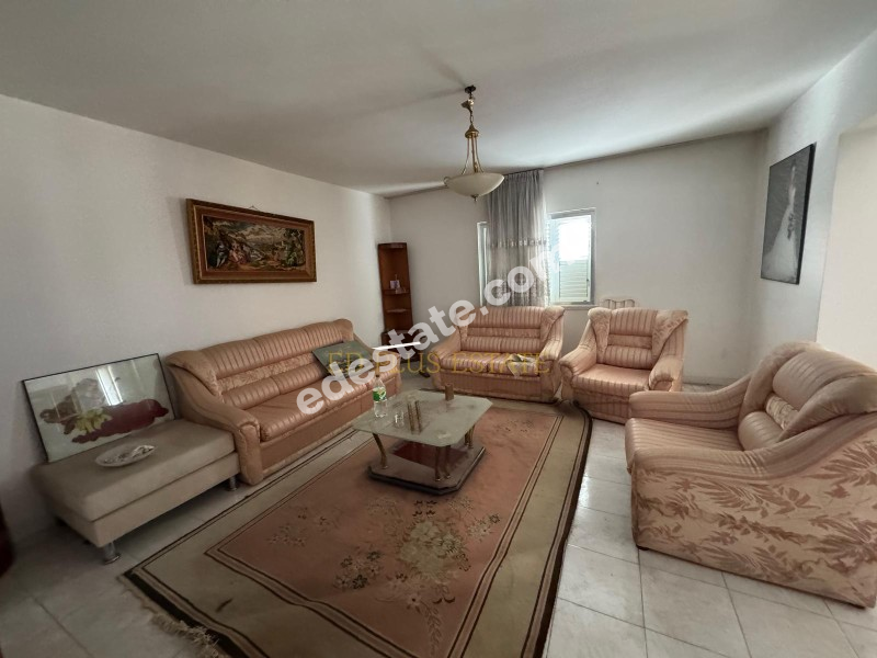 Lefkoşa Ortaköy'de Ana Cadde Üzerinde Satılık 3+1  Daire