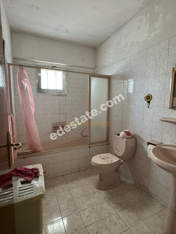 Lefkoşa Ortaköy'de Ana Cadde Üzerinde Satılık 3+1  Daire