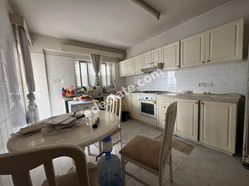 Lefkoşa Ortaköy'de Ana Cadde Üzerinde Satılık 3+1  Daire