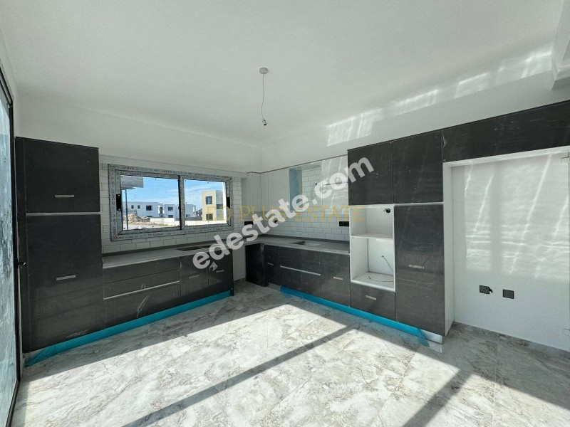 Girne Lapta Bölgesinde Satılık SIFIR HAVUZLU 3+1 VİLLALAR