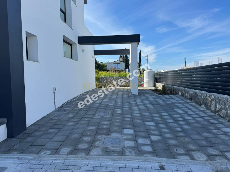 Girne Lapta Bölgesinde Satılık SIFIR HAVUZLU 3+1 VİLLALAR