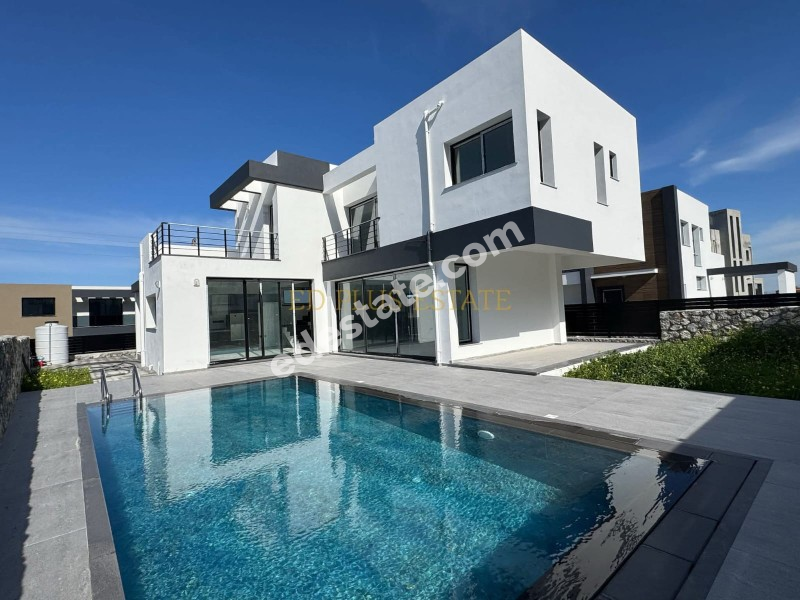 Girne Lapta Bölgesinde Satılık SIFIR HAVUZLU 3+1 VİLLALAR