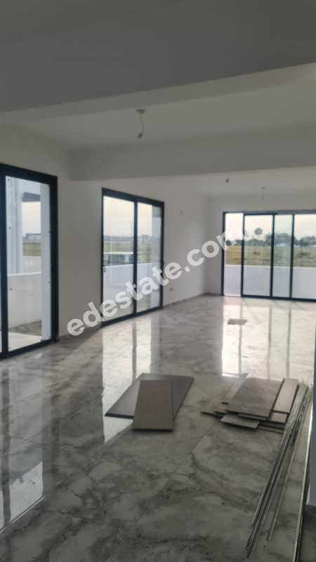 Lefkoşa Yenikent Bölgesinde SATILIK HEMEN TESLİM 3+1 VİLLA