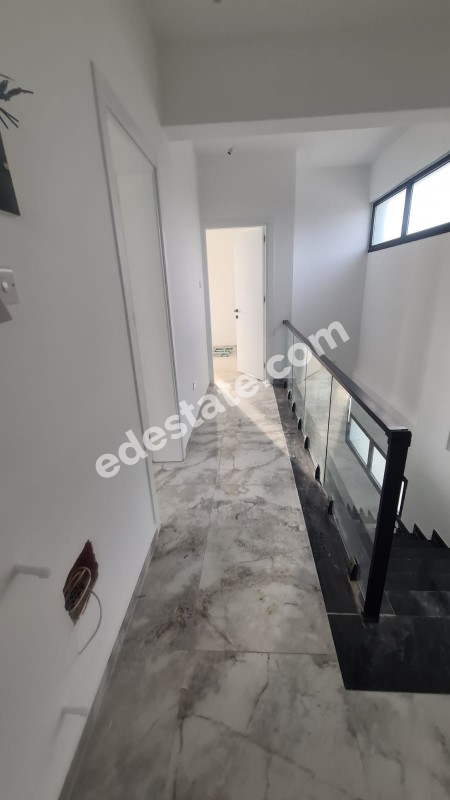 Lefkoşa Yenikent Bölgesinde SATILIK HEMEN TESLİM 3+1 VİLLA
