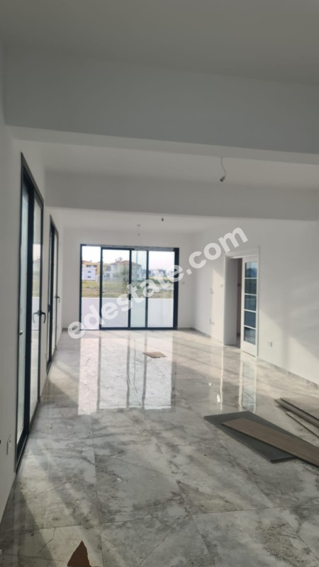 Lefkoşa Yenikent Bölgesinde SATILIK HEMEN TESLİM 3+1 VİLLA