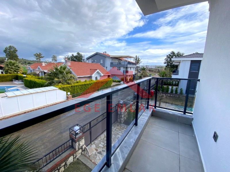 Didim Sağturda Satılık Site İçi Villalar