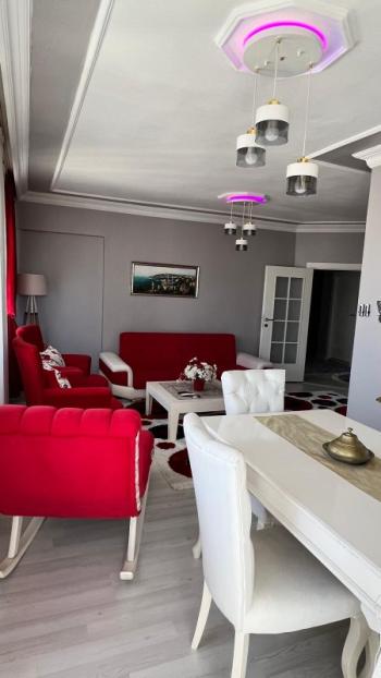 ÜMRANİYEDE SİTE İÇERİSİNDE FERAH BİR 3+1 SATILIK DAİRE