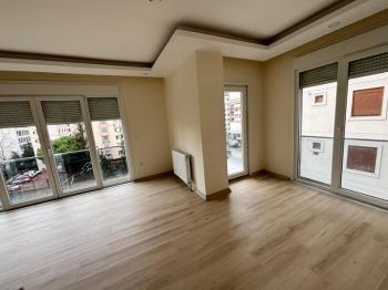 Erenköy Ethemefendi cad Marmaray yanı Geniş 3+1 4 yaşında