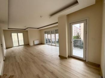 Erenköy Ethemefendi cad Marmaray yanı Geniş 3+1 4 yaşında