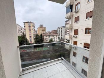 Erenköy Ethemefendi cad Marmaray yanı Geniş 3+1 4 yaşında