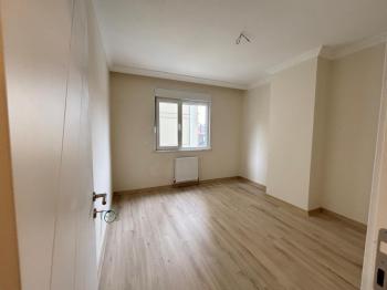 Erenköy Ethemefendi cad Marmaray yanı Geniş 3+1 4 yaşında