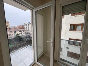 Erenköy Ethemefendi cad Marmaray yanı Geniş 3+1 4 yaşında