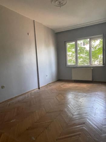 KADIKÖY BAHARİYEDE ÇİFT CEPHE BALKONLU SATILIK DAİRE