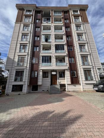 Maltepe Metro Yakınında Otoparklı İskanlı Balkonlu Harika Manzaralı Daire