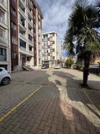 Maltepe Metro Yakınında Otoparklı İskanlı Balkonlu Harika Manzaralı Daire