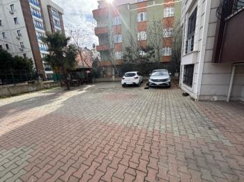 Maltepe Metro Yakınında Otoparklı İskanlı Balkonlu Harika Manzaralı Daire