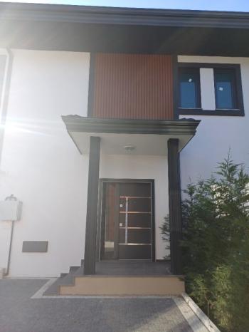 YENİKÖYDE 4+1 DENİZ MANZARALI VİLLA