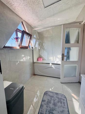 BAHÇELİEVLERDE EN ÜST KAT 2+1 FERAH DAİRE..