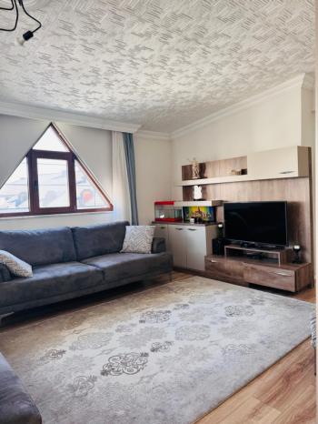 BAHÇELİEVLERDE EN ÜST KAT 2+1 FERAH DAİRE..