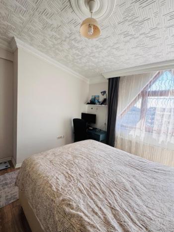 BAHÇELİEVLERDE EN ÜST KAT 2+1 FERAH DAİRE..