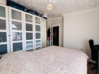 BAHÇELİEVLERDE EN ÜST KAT 2+1 FERAH DAİRE..