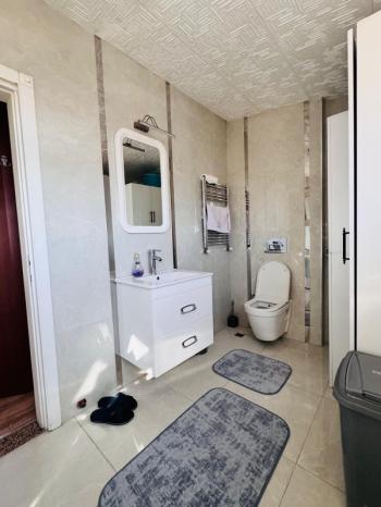 BAHÇELİEVLERDE EN ÜST KAT 2+1 FERAH DAİRE..