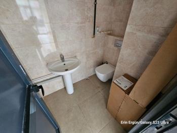 SAHRAYICEDİT YENİ BİNADA  KİRALIK 50m2 DÜKKAN.