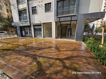 SAHRAYICEDİT YENİ BİNADA  KİRALIK 50m2 DÜKKAN.
