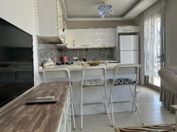 Çeşme Reisdere ‘de Sezonluk Kiralık Lüks Eşyalı 2+1 Daire