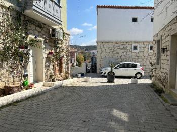 Çeşme Reisdere’de Sezonluk Kiralık 1+1 Lüks Eşyalı Daire