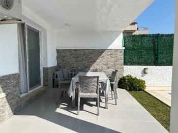 Çeşme Alaçatı ‘da  Sezonluk Kiralık Turizm Konaklama Sertifikalı 5+2 Havuzlu Triplex Villa