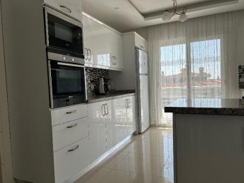 Çeşme Alaçatı ‘da  Sezonluk Kiralık Turizm Konaklama Sertifikalı 5+2 Havuzlu Triplex Villa
