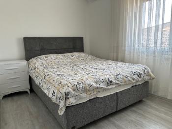 Çeşme Alaçatı ‘da  Sezonluk Kiralık Turizm Konaklama Sertifikalı 5+2 Havuzlu Triplex Villa