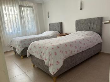 Çeşme Alaçatı ‘da  Sezonluk Kiralık Turizm Konaklama Sertifikalı 5+2 Havuzlu Triplex Villa