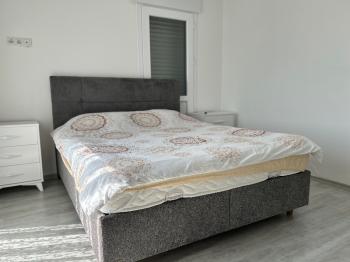 Çeşme Alaçatı ‘da  Sezonluk Kiralık Turizm Konaklama Sertifikalı 5+2 Havuzlu Triplex Villa