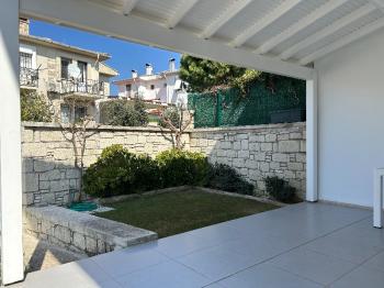 Çeşme Alaçatı ‘da  Sezonluk Kiralık Turizm Konaklama Sertifikalı 5+2 Havuzlu Triplex Villa