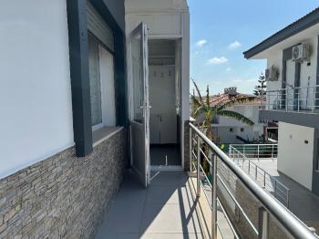 Çeşme Alaçatı ‘da  Sezonluk Kiralık Turizm Konaklama Sertifikalı 5+2 Havuzlu Triplex Villa
