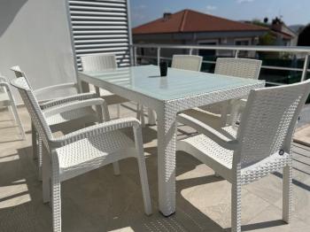 Çeşme Alaçatı ‘da  Sezonluk Kiralık Turizm Konaklama Sertifikalı 5+2 Havuzlu Triplex Villa
