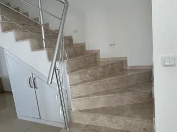 Çeşme Alaçatı ‘da  Sezonluk Kiralık Turizm Konaklama Sertifikalı 5+2 Havuzlu Triplex Villa