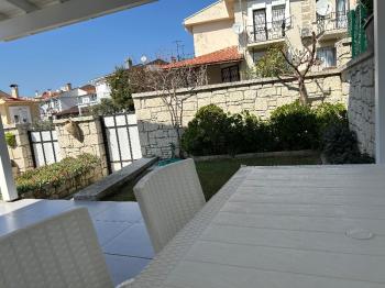 Çeşme Alaçatı ‘da  Sezonluk Kiralık Turizm Konaklama Sertifikalı 5+2 Havuzlu Triplex Villa
