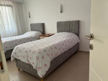 Çeşme Alaçatı’da Satılık 5+2 Havuzlu Turizm Konaklama Belgesine sahip Tripleks Villa 
