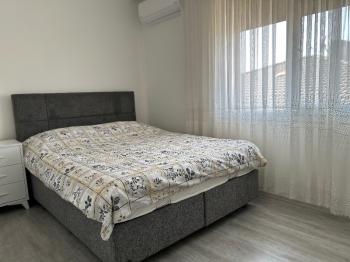 Çeşme Alaçatı’da Satılık 5+2 Havuzlu Turizm Konaklama Belgesine sahip Tripleks Villa 