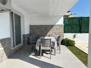 Çeşme Alaçatı’da Satılık 5+2 Havuzlu Turizm Konaklama Belgesine sahip Tripleks Villa 