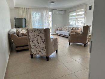 Çeşme Alaçatı’da Satılık 5+2 Havuzlu Turizm Konaklama Belgesine sahip Tripleks Villa 