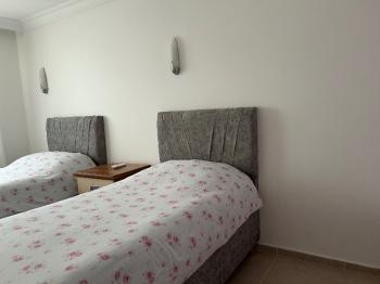 Çeşme Alaçatı’da Satılık 5+2 Havuzlu Turizm Konaklama Belgesine sahip Tripleks Villa 