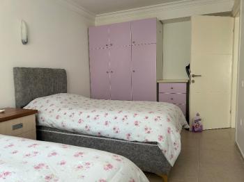 Çeşme Alaçatı’da Satılık 5+2 Havuzlu Turizm Konaklama Belgesine sahip Tripleks Villa 
