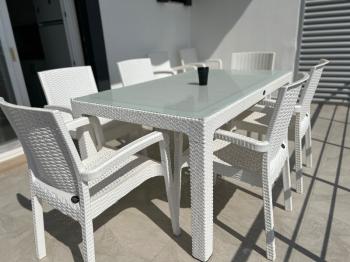 Çeşme Alaçatı’da Satılık 5+2 Havuzlu Turizm Konaklama Belgesine sahip Tripleks Villa 